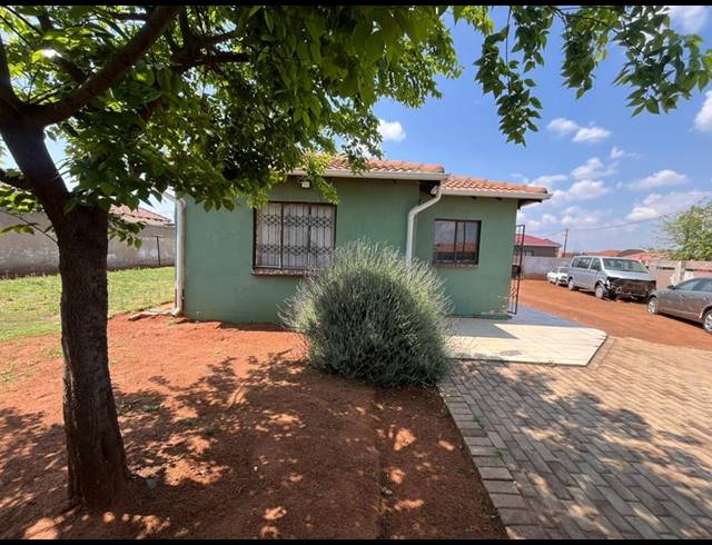 3 BEDROOM HOUSE FOR SALE IN PROTEA GLEN EXT
